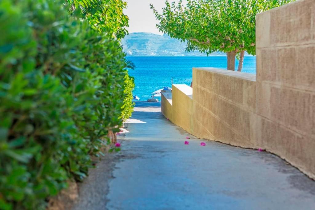 Mare Front Apartament Haraki